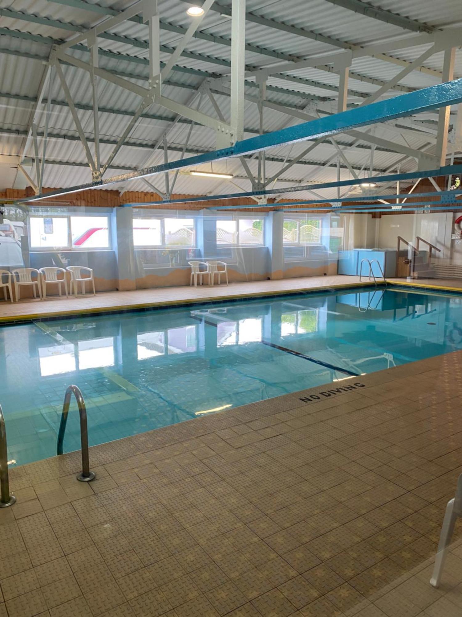 44 Gower Holiday Village Ty Gwyr Cosy 2 Bedroom Chalet Swansea Bagian luar foto