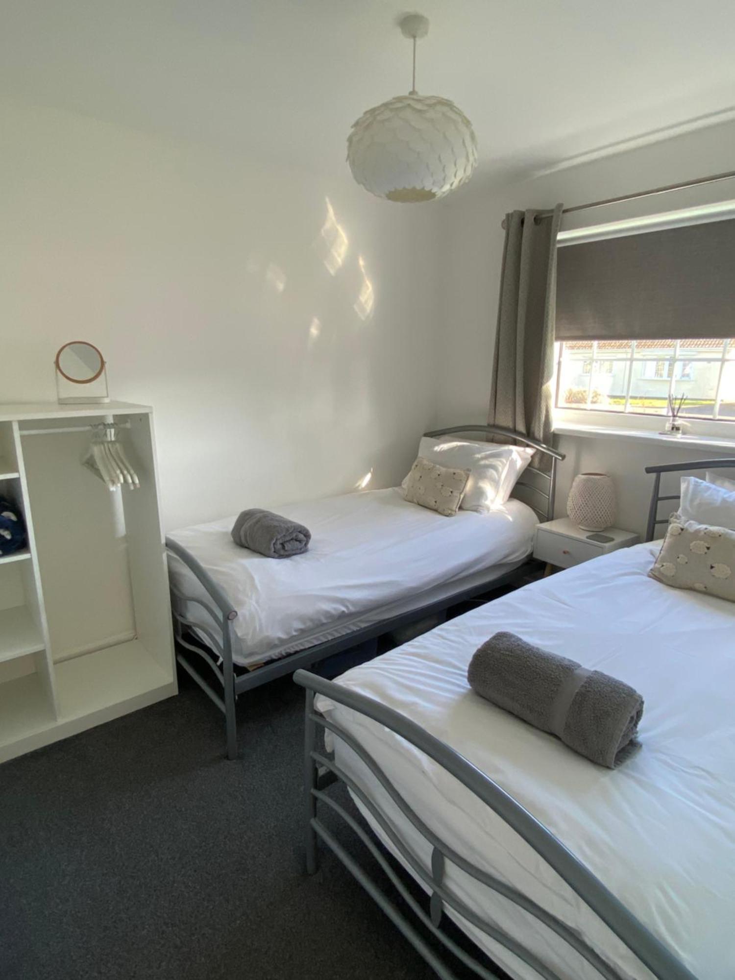 44 Gower Holiday Village Ty Gwyr Cosy 2 Bedroom Chalet Swansea Bagian luar foto