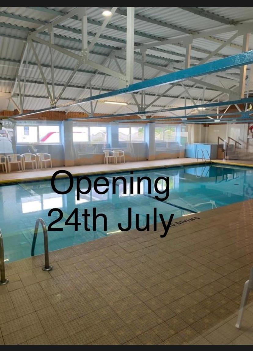 44 Gower Holiday Village Ty Gwyr Cosy 2 Bedroom Chalet Swansea Bagian luar foto